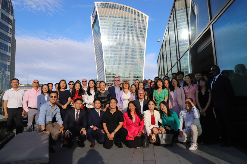 VIFA UK members pose for a photo (Photo: VNA)