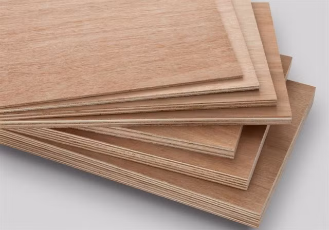 The US Department of Commerce has initiated anti-dumping and anti-subsidy investigations into hardwood and decorative plywood products imported from Vietnam. (VNA File Photo)