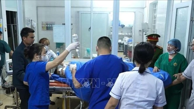 Victims are rushed to hospital for emergency aid.(Photo: VNA)