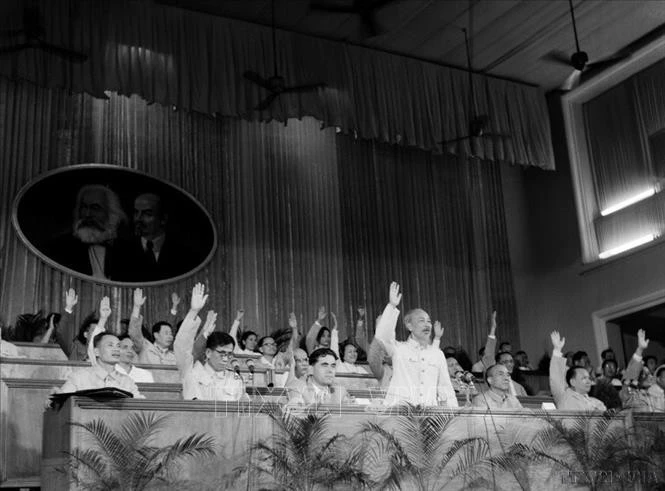 President Ho Chi Minh and delegates vote to approve documents at the 3rd National Party Congress September, 1960. (File photo: VNA)