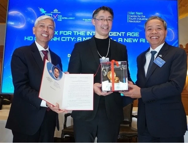 Dr Philipp Rösler, Honorary Consul General of Vietnam in Switzerland (centre) and HCM City administration leaders posed for a photo at the event. (Photo courtesy of HCM City)