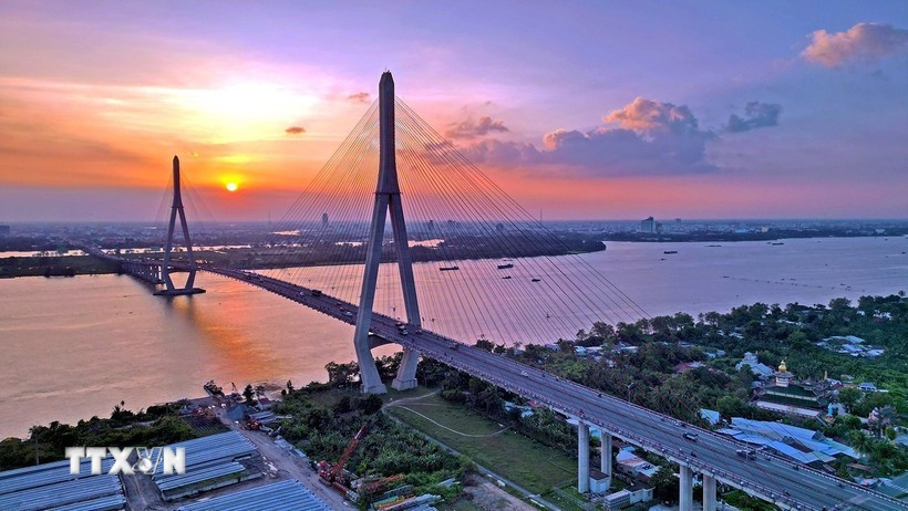 Can Tho bridge is built with ODA from the Japanese Government and counterpart capital from the Vietnamese Government. (Photo: VNA)