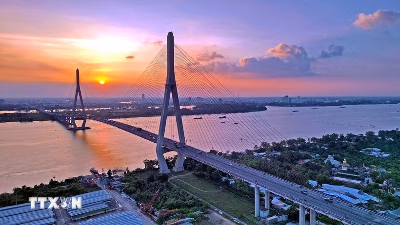 Can Tho bridge is built with ODA from the Japanese Government and counterpart capital from the Vietnamese Government. (Photo: VNA)