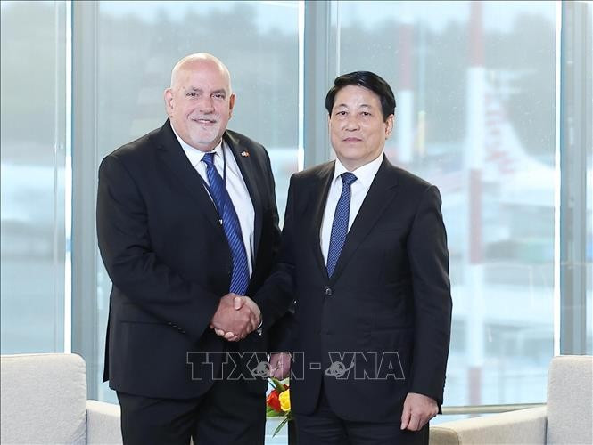 State President Luong Cuong (right) and President and Chief Executive Officer of Costco Ron Vachris at their meeting on September 21 (US time) (Photo: VNA)
