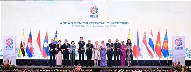 At the ASEAN Senior Officials' Meeting in preparation for AMM (Photo: Bernama)