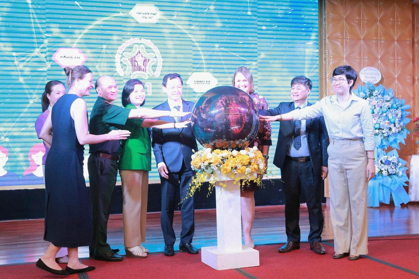 The launch of the hotline 111 for the prevention of human trafficking (Photo: baophapluat.vn)
