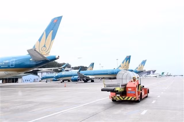 Vietnam Airlines plans to issue 900 million shares to existing shareholders to raise 9 trillion VND. (Photo: VNA)