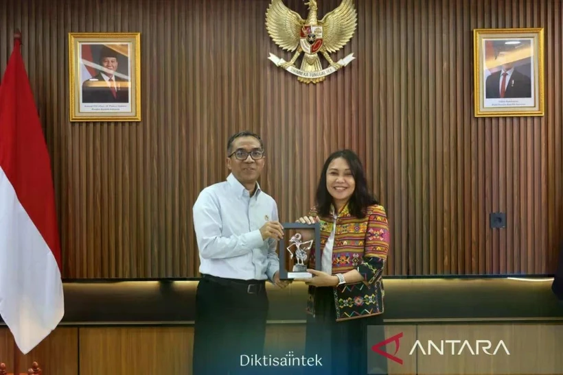 Higher Education, Science, and Technology Brian Yuliarto (left) and Peruri President Director Dwina Septiani Wijaya (right) in a meeting in Jakarta on April 22 (Photo: Antara)