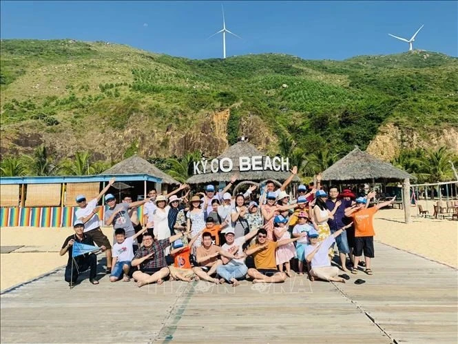 Tourists in Binh Dinh (Photo: VNA)