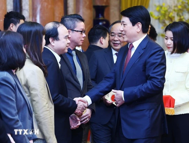 State President Luong Cuong meets with officials and staff of the Presidential Office in Hanoi on February 3, the first working day after the Lunar New Year (Tet) Festival. (Photo: VNA)