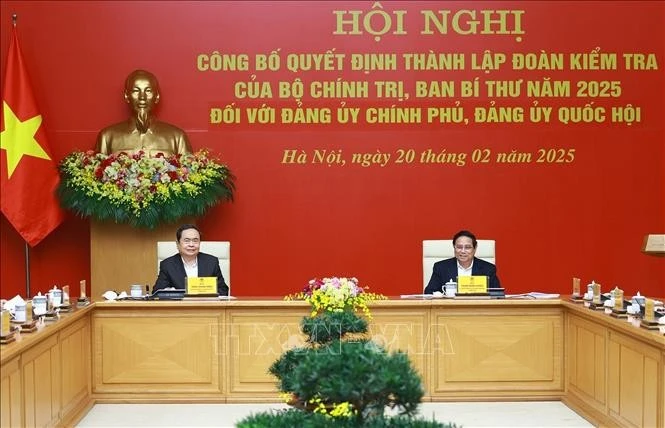 PM Pham Minh Chinh (R) and NA Chairman Tran Thanh Man co-chair the conference.(Photo: VNA)