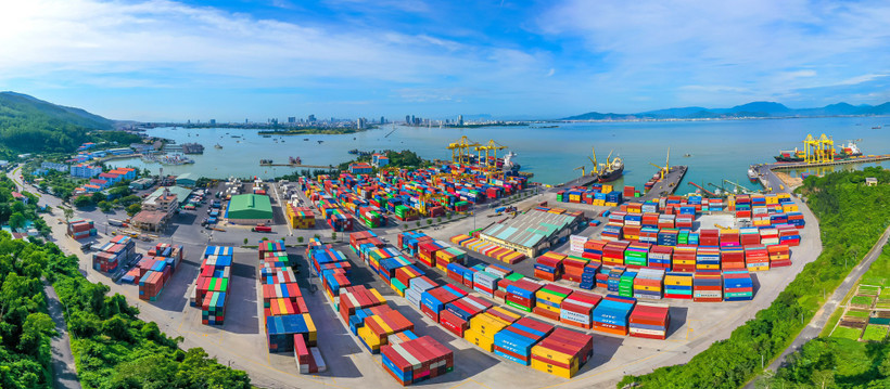 Vietnam’s seaport infrastructure capacity has tripled after each decade of development, handling 90% of the country’s total import and export cargo (Photo: VietnamPlus)
