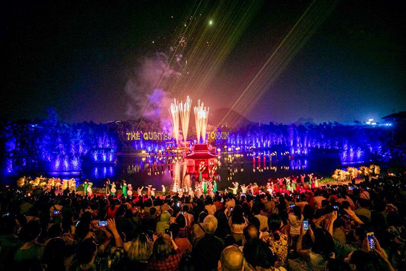 "The quintessence of Tonkin" show has drawn a large number of domestic and foreign audiences (Source: sggp.org.vn)