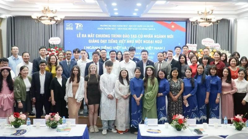 Delegates at the launch of a specialised programme in teaching Vietnamese as a foreign language in 2025 at the University of Languages and International Studies under Vietnam National University, Hanoi (ULIS – VNU). (Photo: Nhandan.vn)