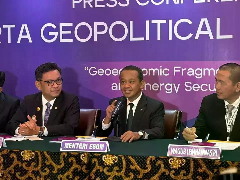 Energy and Mineral Resources Minister Bahlil Lahadalia (C) speaks at the Jakarta Geopolitical Forum on June 24 (Source: Jakartaglobe.id).
