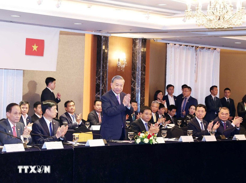 Party General Secretary To Lam meets with leaders of major Korean firms during his state visit to the RoK (Photo: VNA)