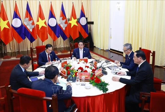 At the meeting between Vietnamese Prime Minister Pham Minh Chinh, Cambodian PM Hun Manet, and Lao PM Sonexay Siphandone. (Photo: VNA)