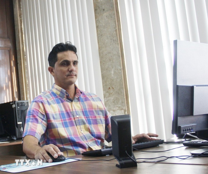 Journalist Dilbert Reyes Rodríguez, Acting Editor-in-Chief of Granma, the organ of the Communist Party of Cuba. (Photo: VNA)