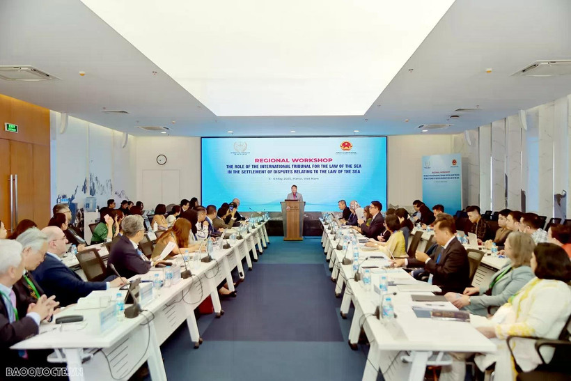 Deputy Minister of Foreign Affairs Nguyen Minh Vu speaks at the workshop. (Photo: baoquocte.vn)