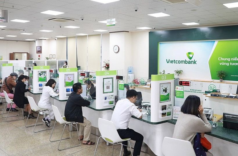 At a transaction branch of Vietcombank (Photo: VNA)