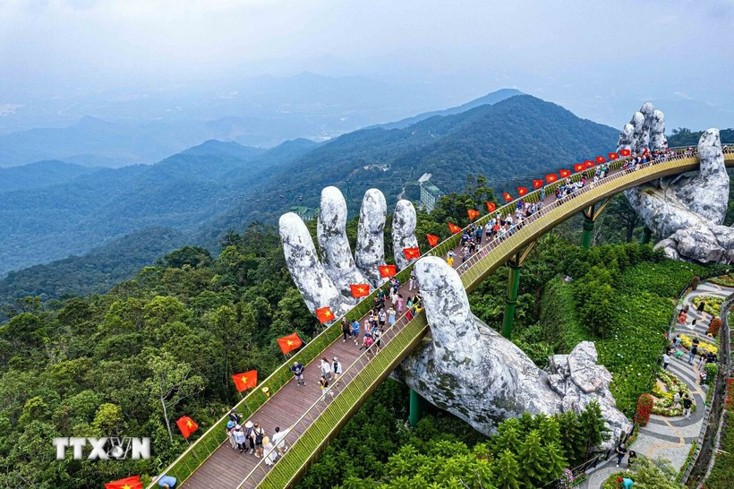 Cau Vang (Golden Bridge), a tourist magnet in the central city of Da Nang. (Photo: VNA)