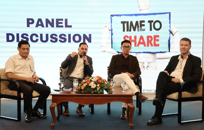 Experts share cost-saving solutions for businesses at the panel discussion (Photo: VNA)