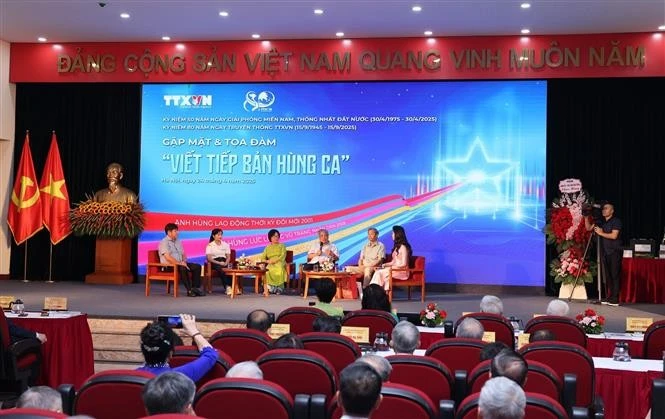 At the hybrid seminar (Photo: VNA)