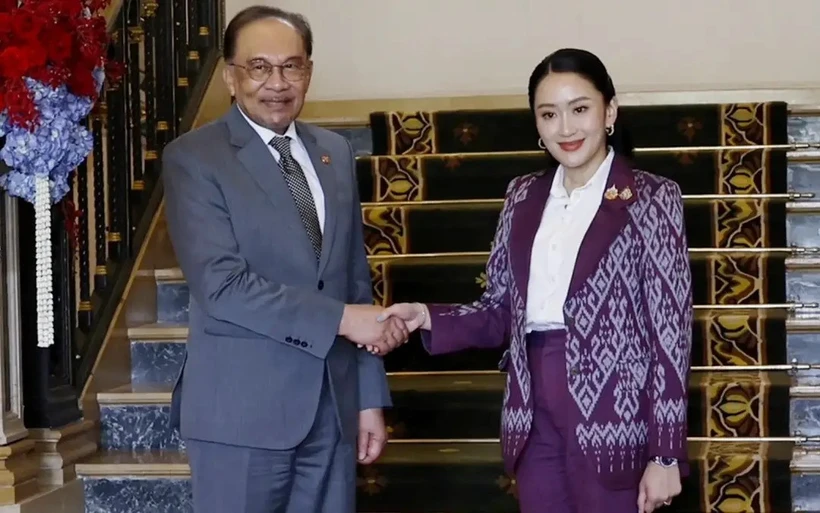 Malaysian Prime Minister Anwar Ibrahim (L) and Thai counterpart Paetongtarn Shinawatra (Photo: Bernama)