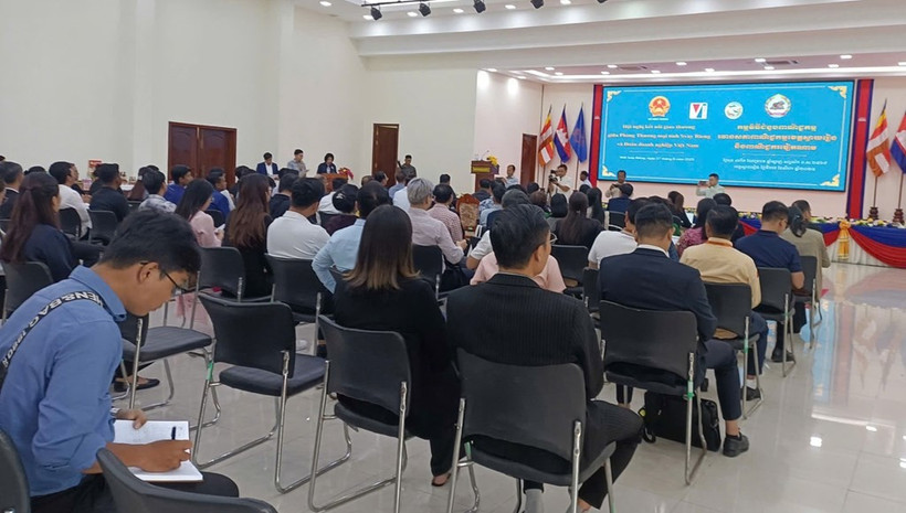 The Vietnam–Cambodia business networking conference takes place in Svay Rieng province, Cambodia, on August 27. (Photo: VNA)