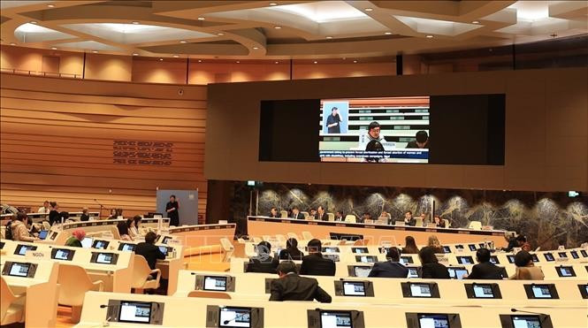 An overview of the second working day at the session for defending reports on the implementation of the UN Convention on the Rights of Persons with Disabilities. (Photo: VNA)