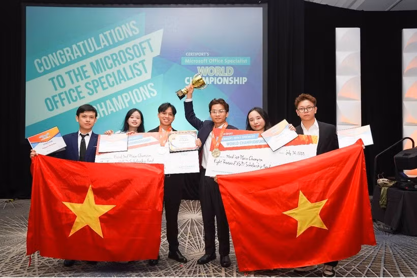 The Vietnamese team achieves outstanding results at the MOS World Championship 2025 global finals. (Photo: VietnamPlus)