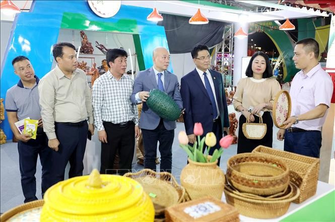 A booth at the trade promotion fair. (Photo: VNA)