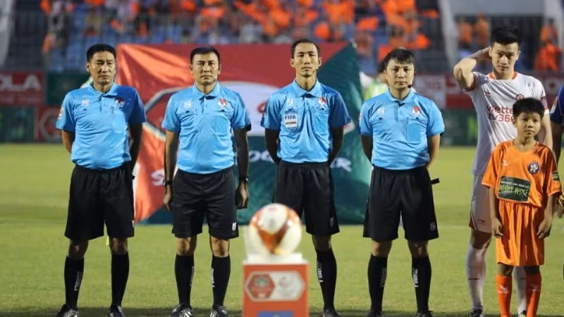 Vietnamese referees at a V.League match (Photo: VPF)