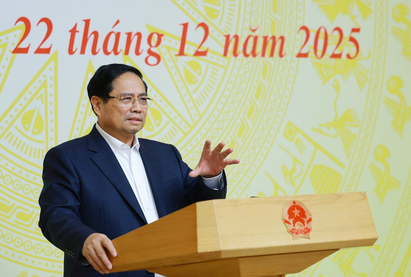 Prime Minister Pham Minh Chinh speaks at the Central Council for Emulation and Commendation's 16th meeting in Hanoi on December 22. (Photo: VNA)