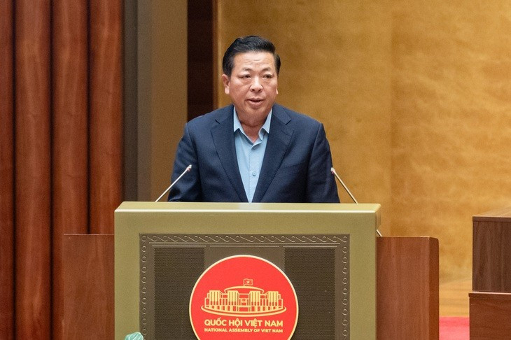 Minister of Construction Tran Hong Minh speaks at the meeting (Photo: tuoitre.vn)