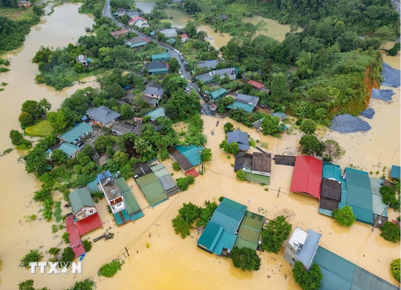 Widespread flooding in Ha Giang 1 and Ha Giang 2 wards of Tuyen Quang provice. (Photo released by VNA)