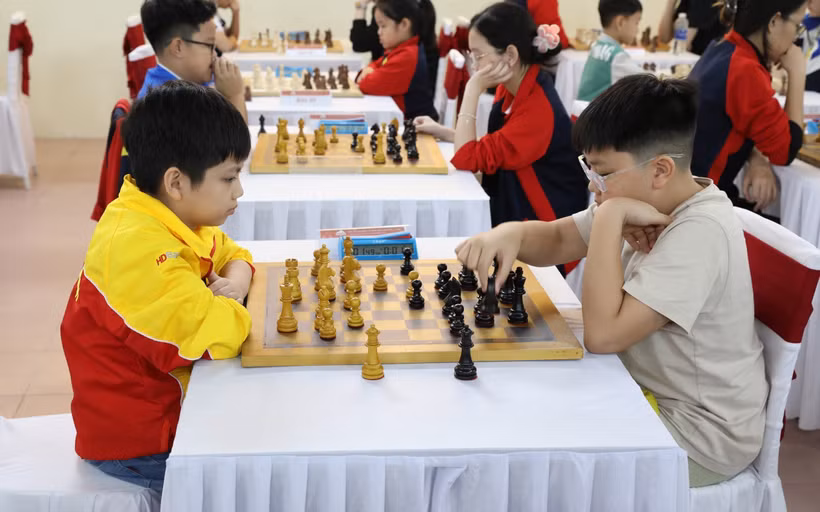 Players take part in a match after the opening ceremony (Photo: VNA)