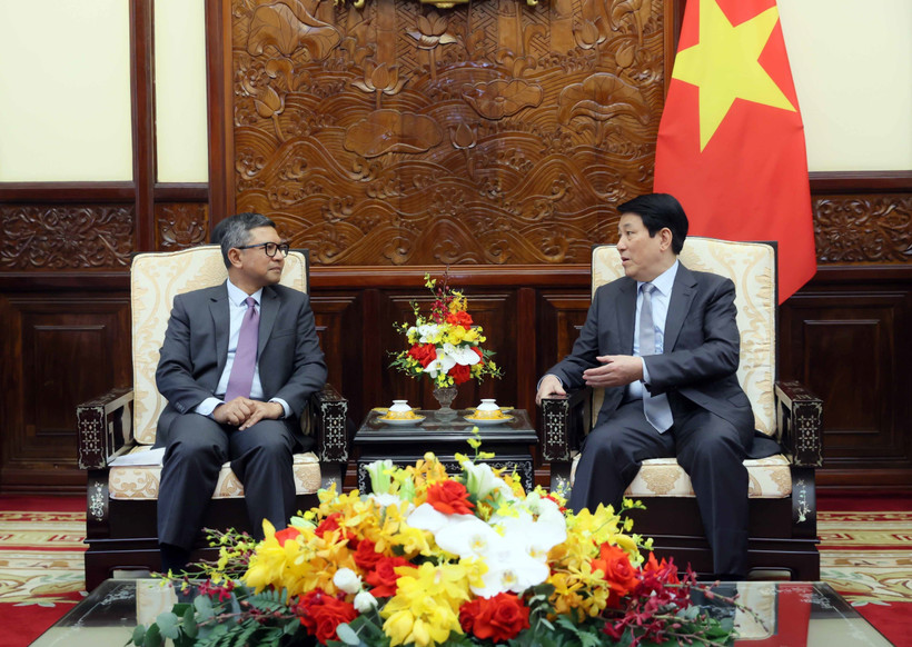 State President Luong Cuong (R) receives Indonesian Ambassador Denny Abdi on October 27. (Photo: VNA)