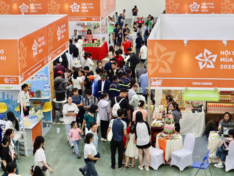 People visit Autumn Fair 2025 in Hanoi. (Photo: VNA)