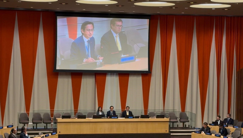 Ambassador Do Hung Viet, Permanent Representative of Vietnam to the UN and designated President of the 11th Review Conference (RevCon11) of the Treaty on the Non-Proliferation of Nuclear Weapons (NPT), chairs the first informal meeting with member states of the treaty in New York on October 7, 2025. (Photo: VNA)