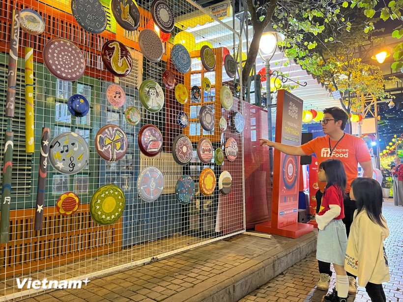 Numerous experiential spaces for young people and children at the programme Hanoi Dep Sound on the Hanoi Book Street (Photo: VietnamPlus)