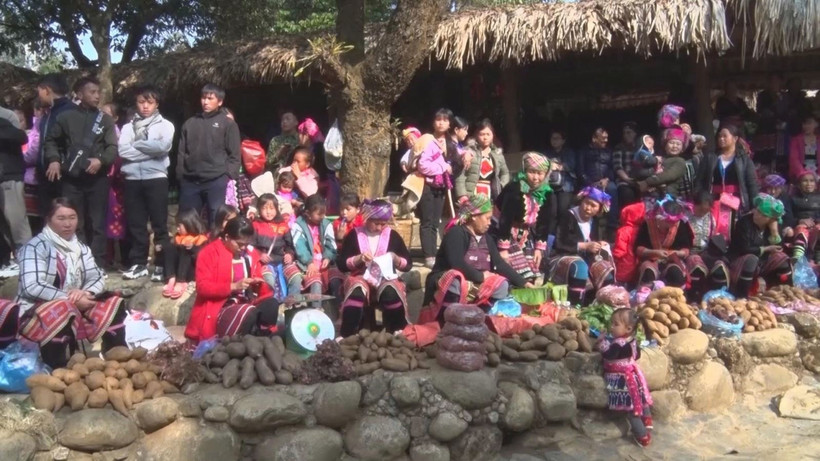 A corner of Sin Suoi Ho market which is held every Saturday morning (Photo: VNA)