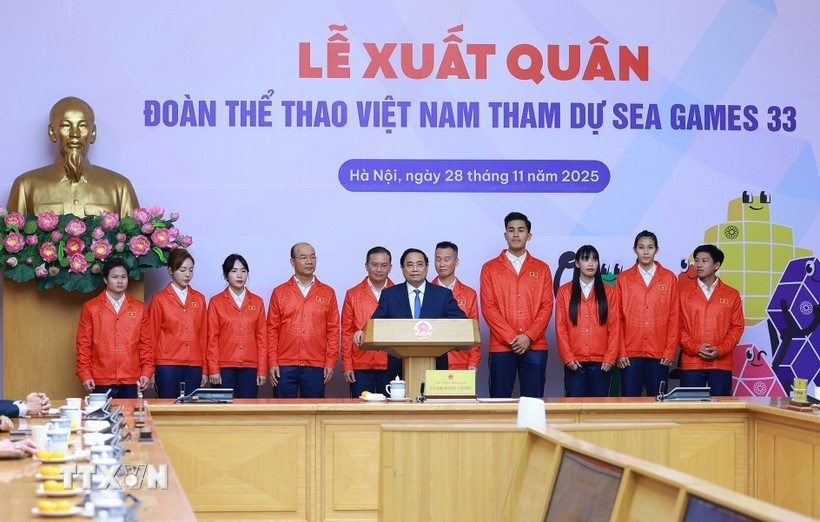 PM Pham Minh Chinh speaks at the send-off ceremony on November 28. (Photo: VNA)