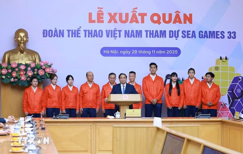 PM Pham Minh Chinh speaks at the send-off ceremony on November 28. (Photo: VNA)