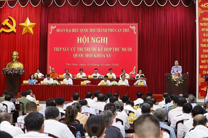 National Assembly (NA) Chairman Tran Thanh Man speaks at the meeting with voters of Can Tho city on October 10, 2025 (Photo: VNA)