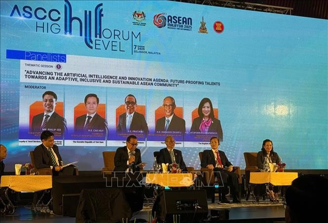 Deputy Minister of Home Affairs Cao Huy (second from right) at the ASCC High-Level Forum in Selangor, Malaysia, on October 7 (Photo: VNA)