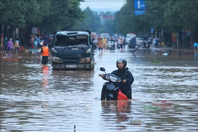 A street in Quang Vinh ward, Thai Nguyen province, is heavily flooded on September 11, 2025. (Photo: VNA)