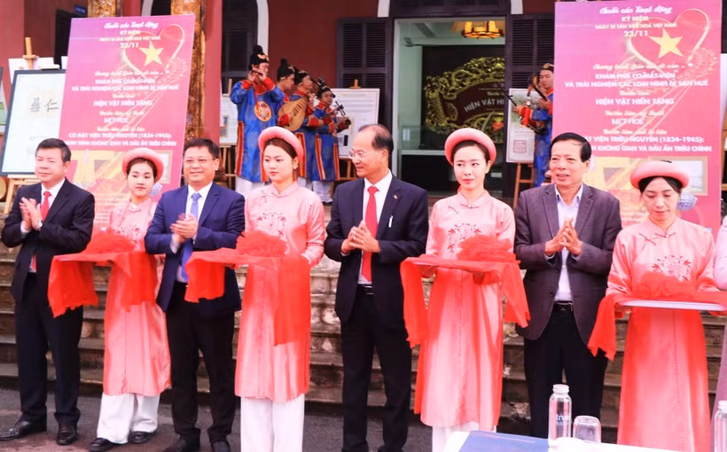 Delegates at the launch of a series of exhibitions and heritage education activities to mark the 20th anniversary of Vietnam Cultural Heritage Day (November 23, 2005 – 2025). (Photo: VNA)