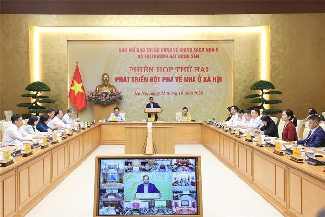 Prime Minister Pham Minh Chinh (standing) speaks at the second meeting of the Central Steering Committee for Housing Policy and Real Estate Market on October 11 in Hanoi. (Photo: VNA)