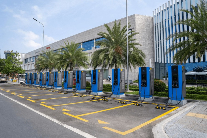 Vingroup will deploy electric buses, electric taxis and a large-scale network of charging stations in Kinshasa, capital of Congo. (Photo: vietnamnet.vn)